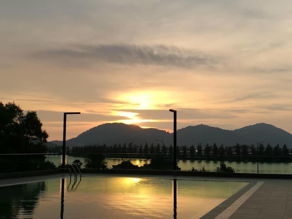 Marina Heights Seaview Resort Apartment II Lumut Exterior foto